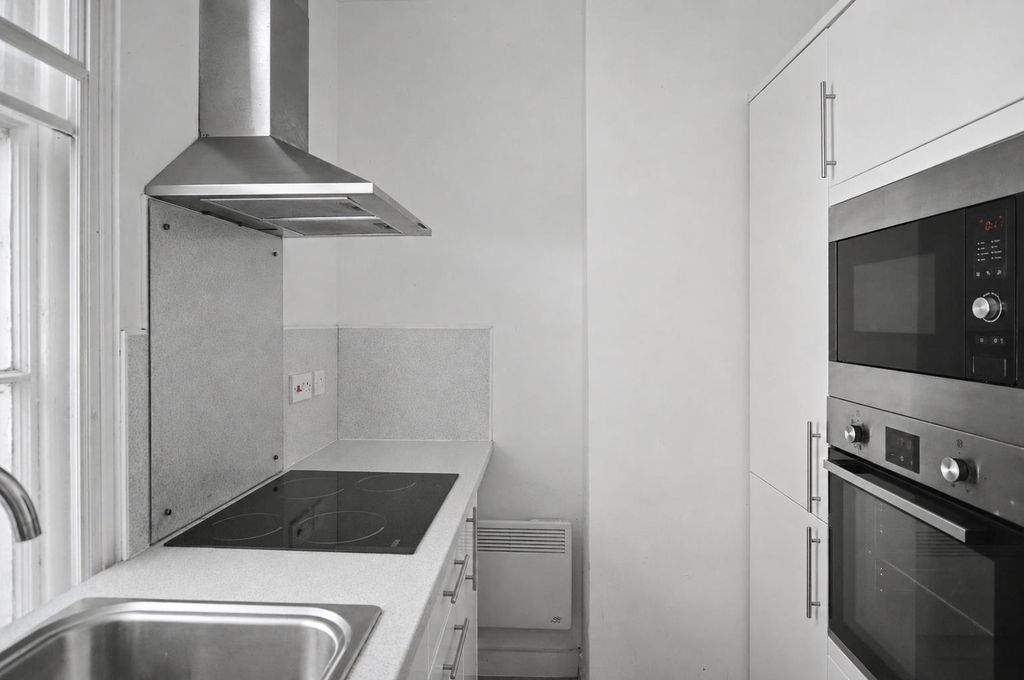 Property photo 3 of 12 Kitchen