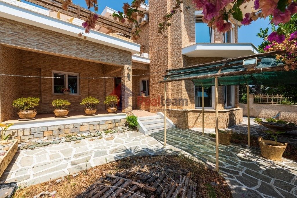 Property photo 2 of 25