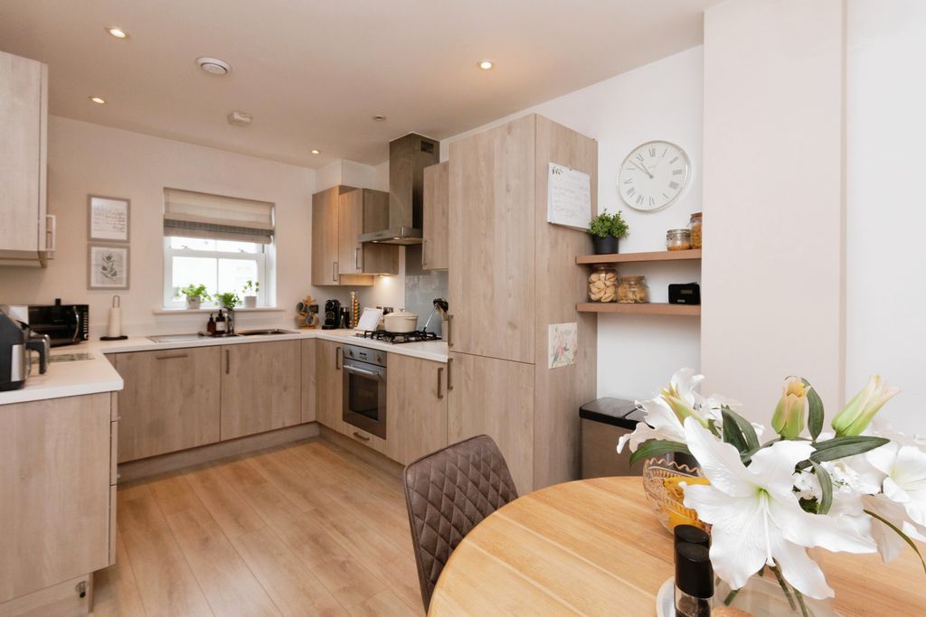 Property photo 2 of 17 Photography