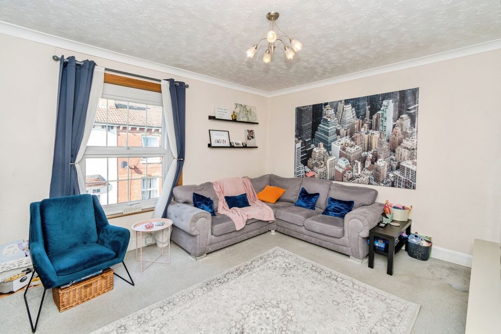 Property photo 3 of 18 Pbox-Img.Jpg