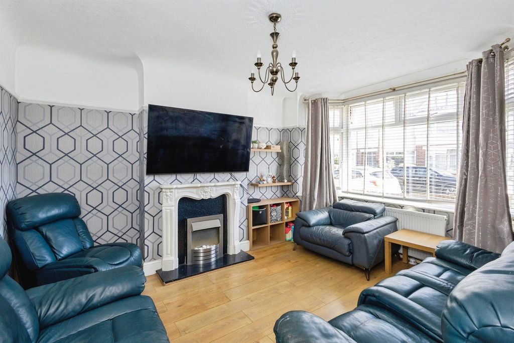 Property photo 2 of 17