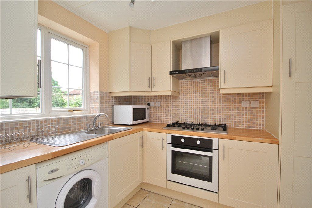 Property photo 2 of 9 Kitchen