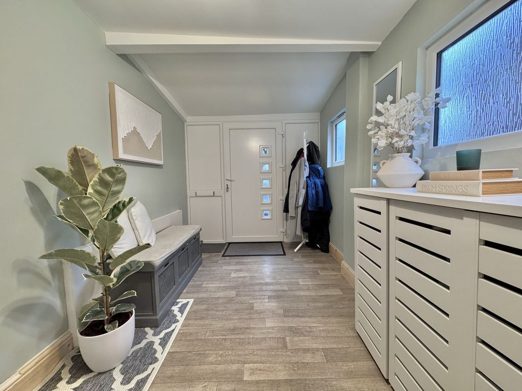 Property photo 2 of 35