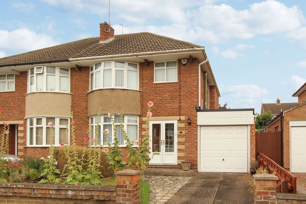 Property photo 1 of 10 Front