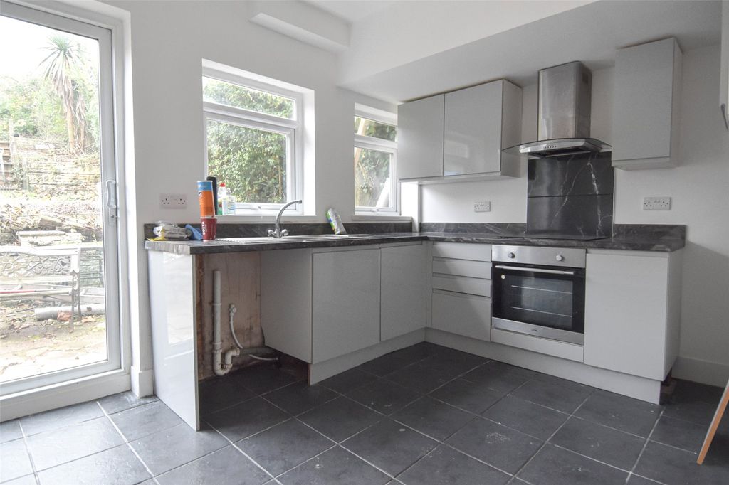 Property photo 3 of 8 Picture No. 14