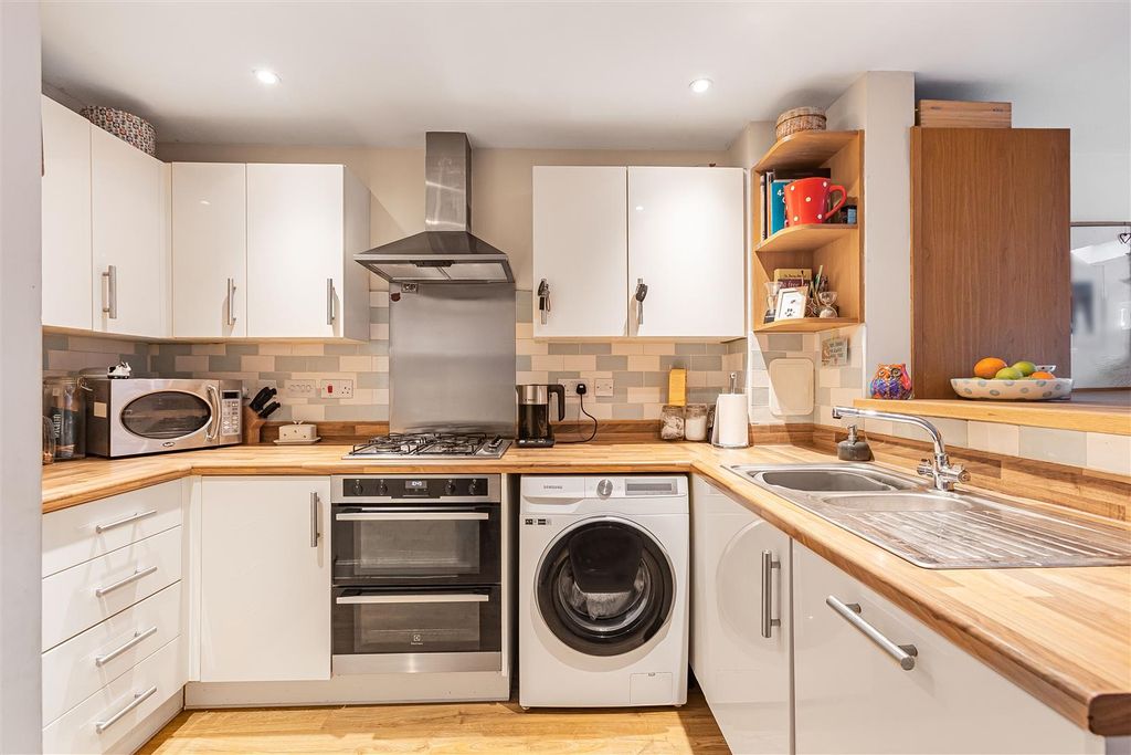 Property photo 3 of 28 28_72658.Jpg