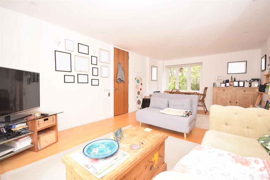 Property photo 3 of 8 Property Photo