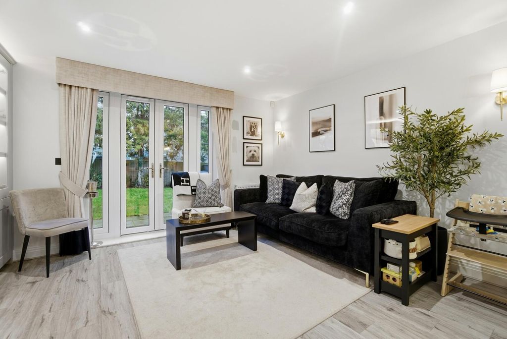 Property photo 2 of 20 Living Room