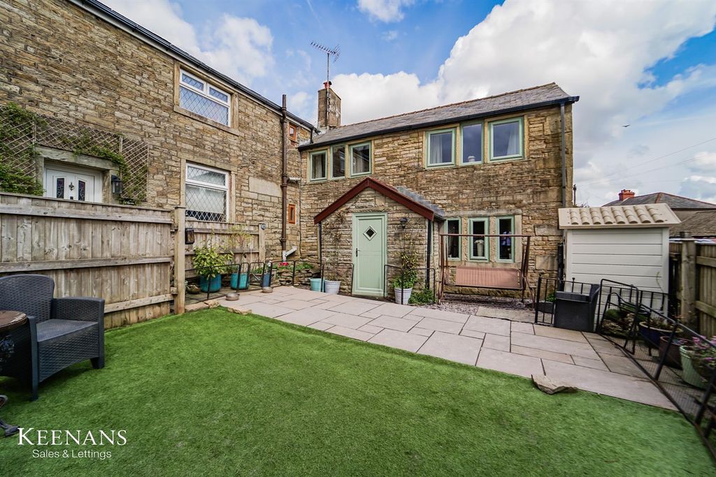 Property photo 2 of 27