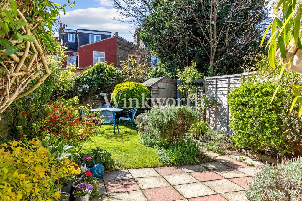 Property photo 2 of 33 Picture No. 25