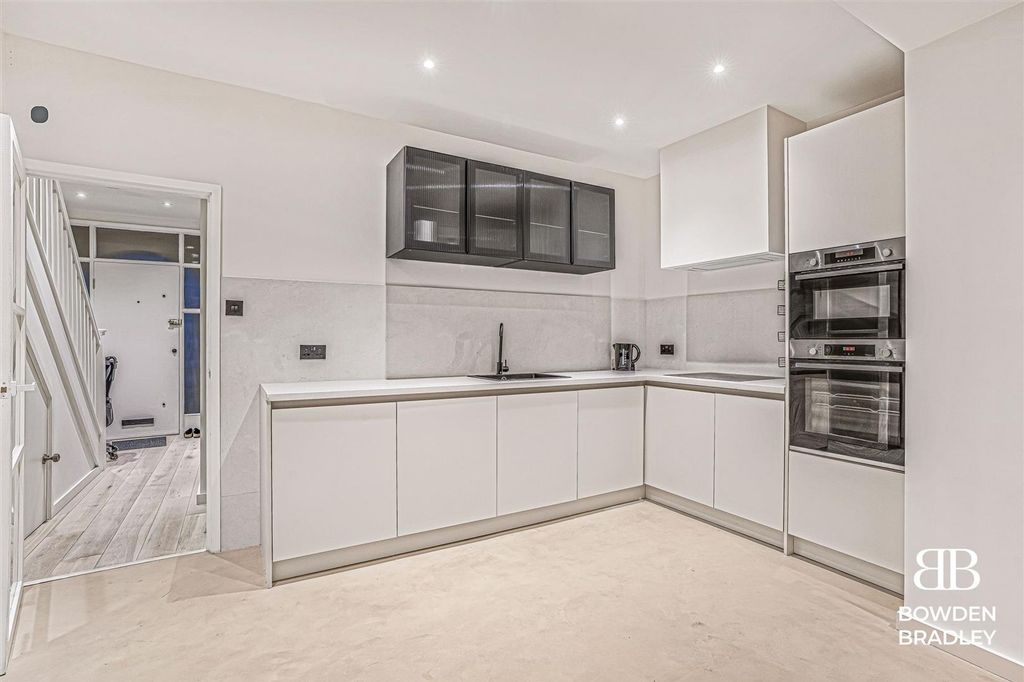 Property photo 2 of 13 A7_00639-Hdr.Jpg