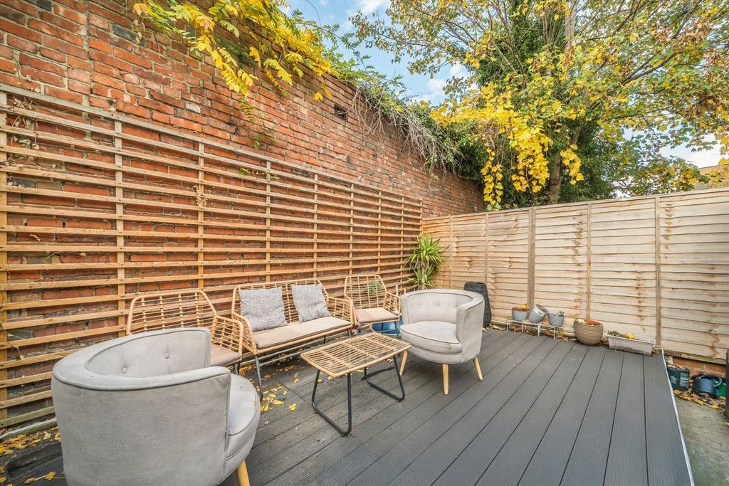 Property photo 2 of 8