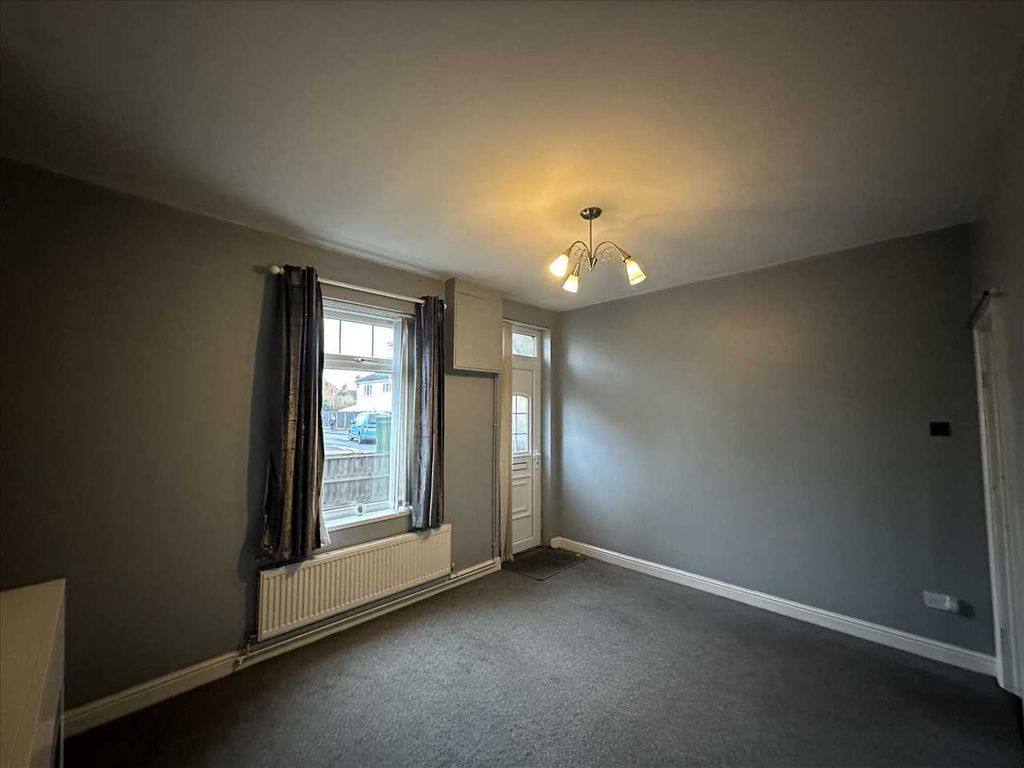 Property photo 2 of 15 Entrance: