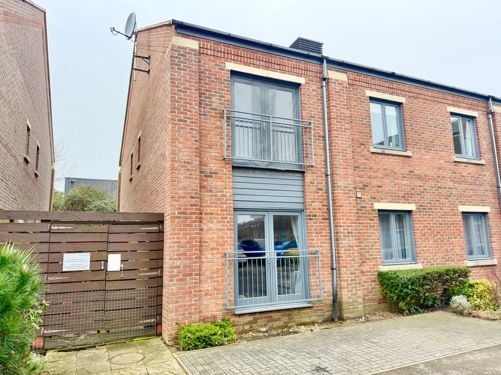 Property photo 1 of 10 Ground Floor &amp; Parking