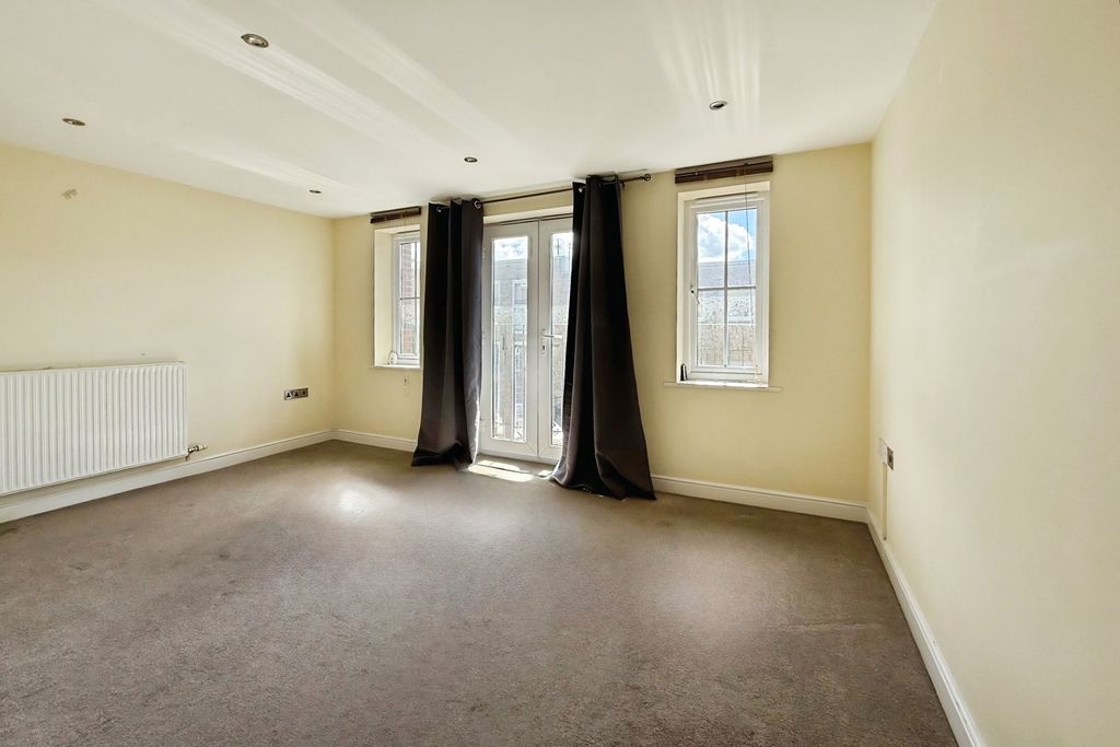Property photo 2 of 16 Living Room