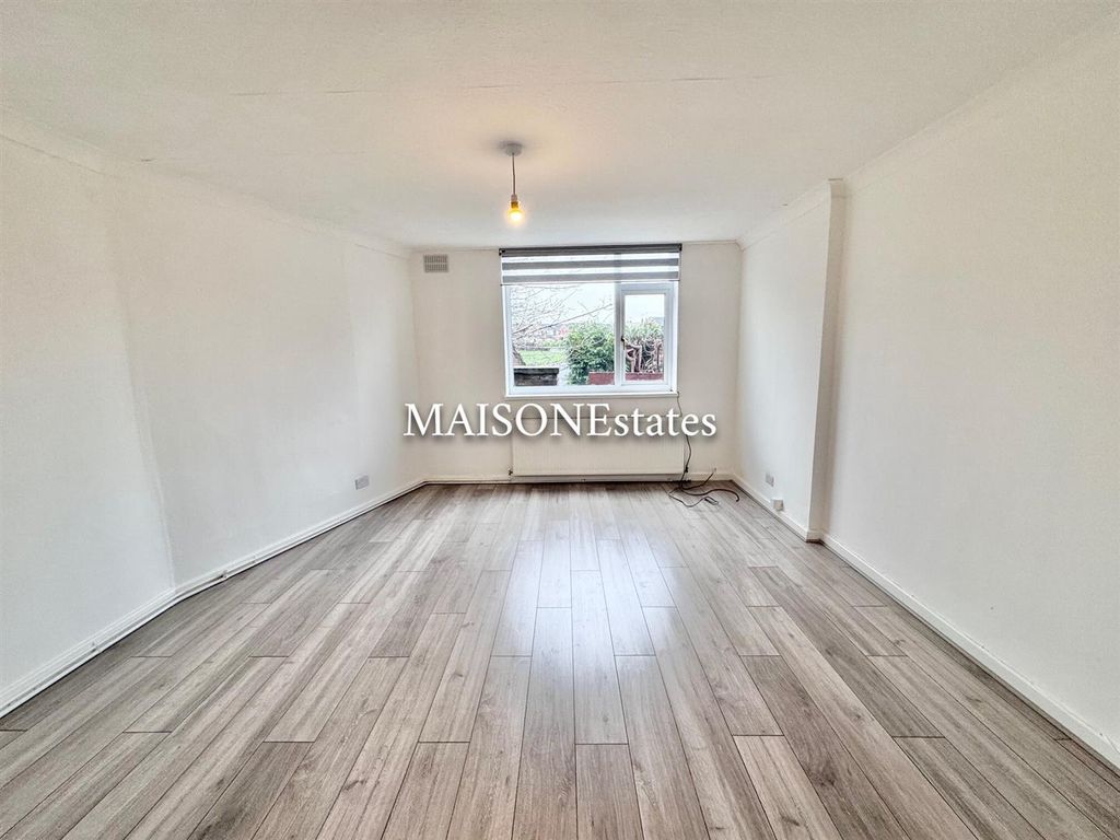 Property photo 1 of 8 Lounge Diner...Jpg