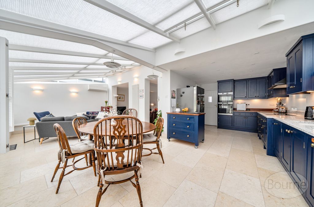 Property photo 2 of 16 8E0B5781-c18B-44F...