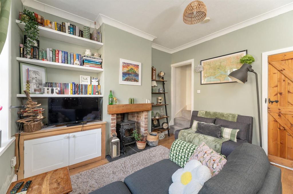 Property photo 2 of 26 Sitting Room