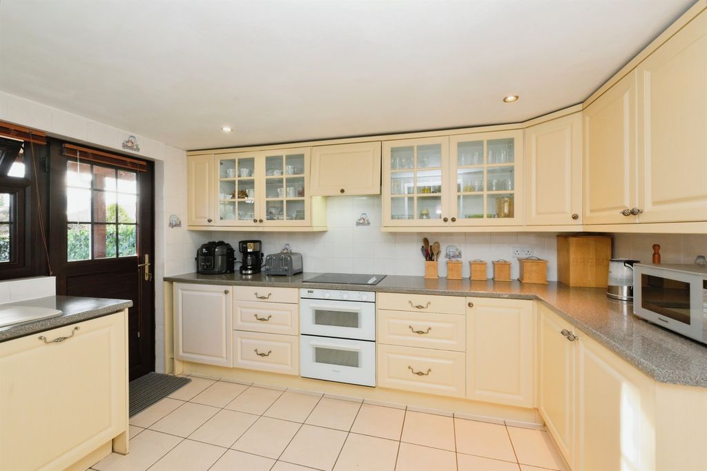 Property photo 3 of 17