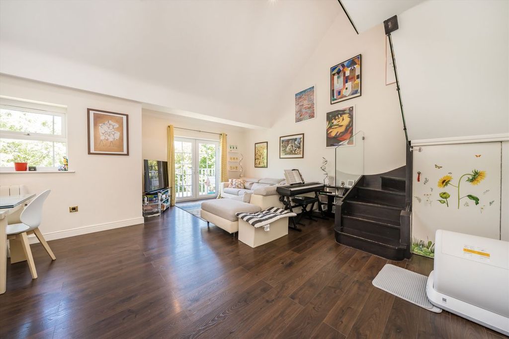 Property photo 3 of 11
