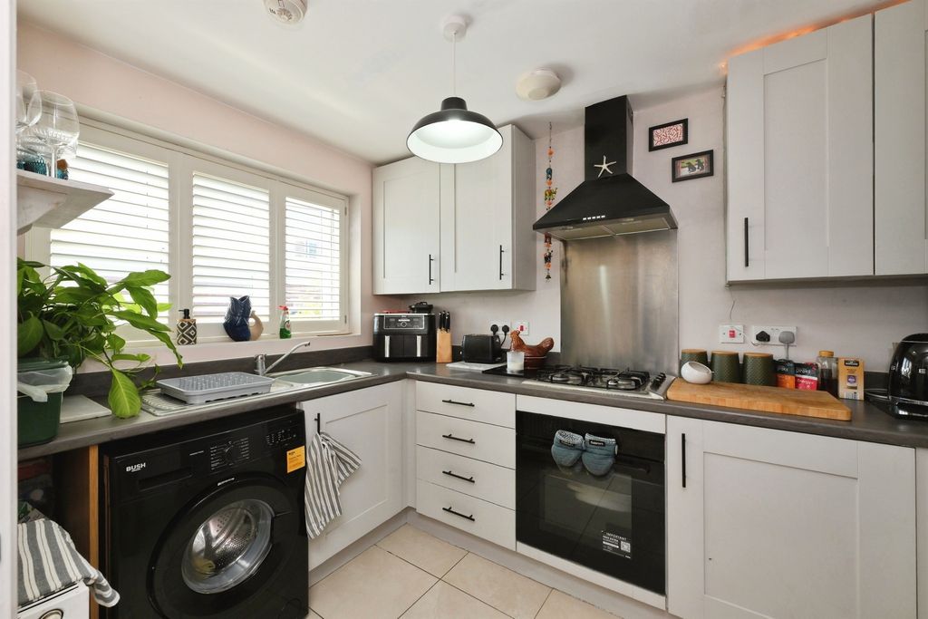 Property photo 2 of 21