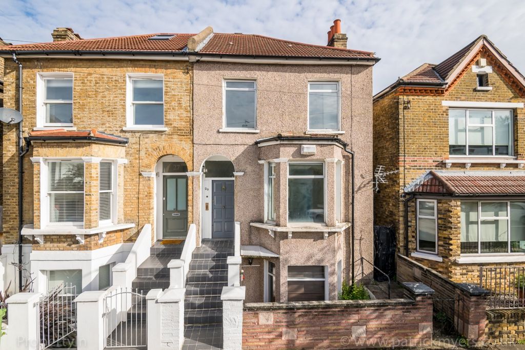 Property photo 1 of 14 External