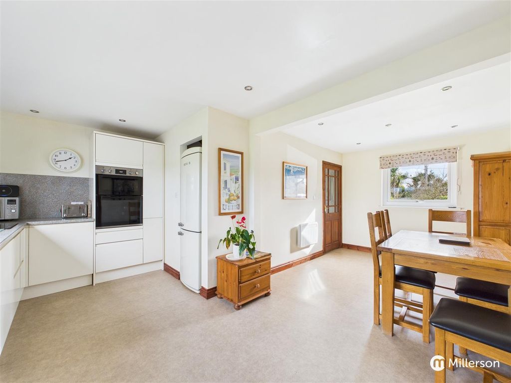 Property photo 3 of 16 Cam05092G0-Pr0125-Still023.Jpg