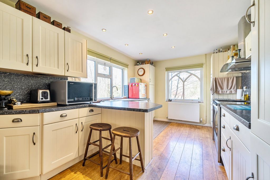 Property photo 3 of 25