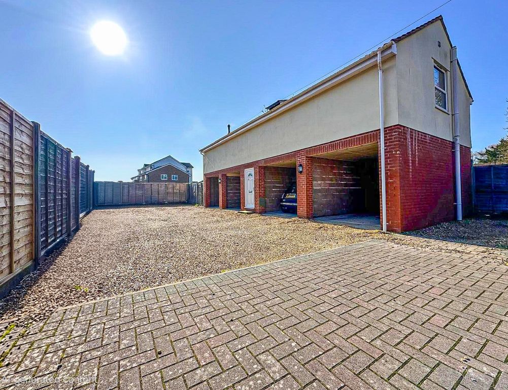 Property photo 2 of 8 4941814