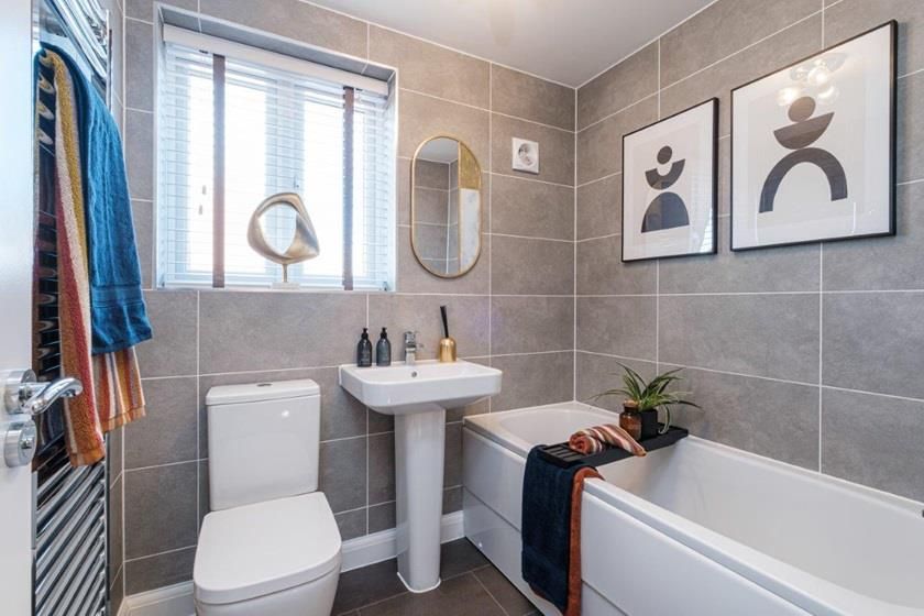 Property photo 1 of 10 Bathroom.Jpg