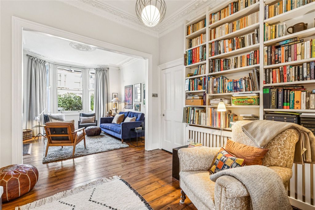 Property photo 3 of 17 Picture No. 11