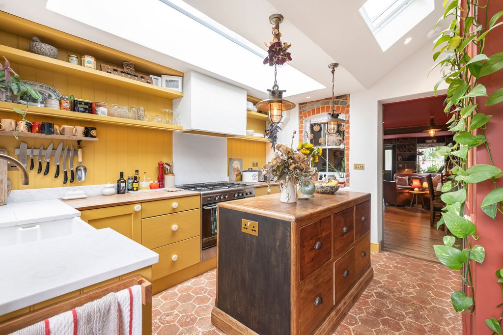 Property photo 3 of 13