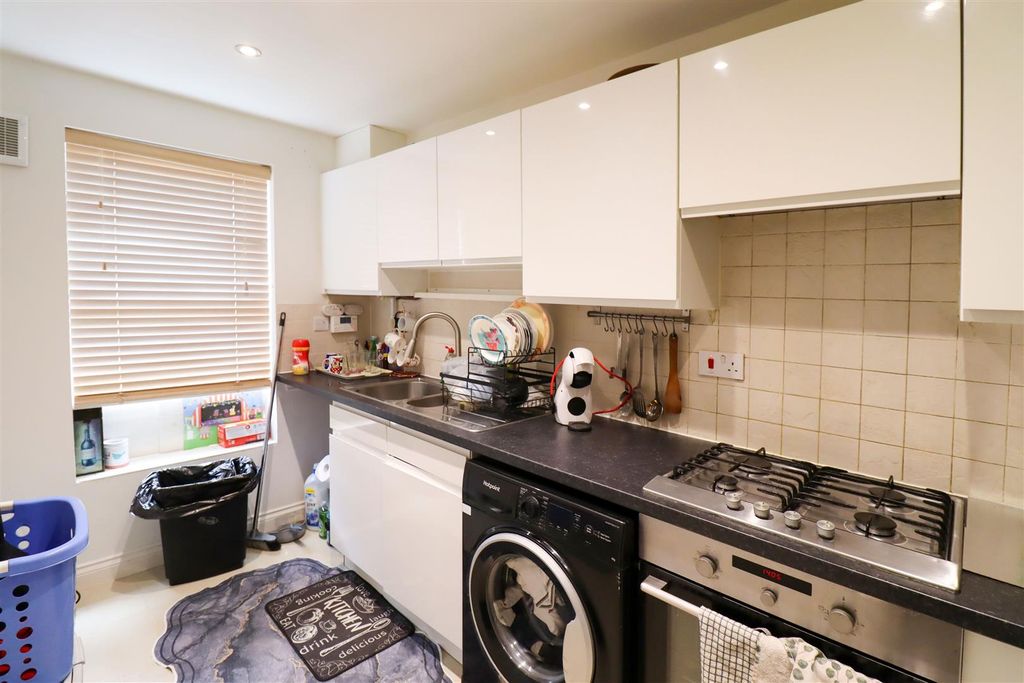 Property photo 3 of 15 Kitchen.Jpg