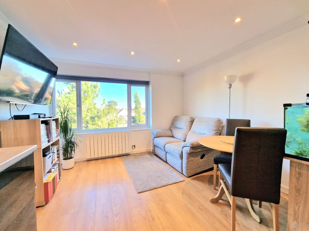 Property photo 3 of 6 Far230267_09