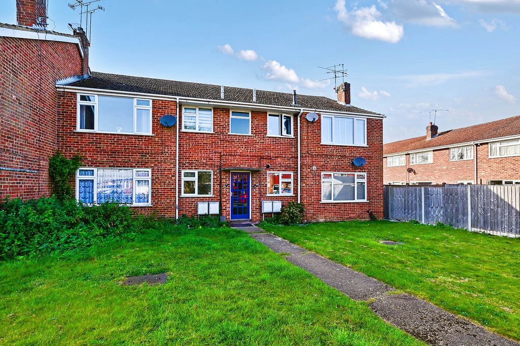 Property photo 1 of 8 11 Russell Court (10)