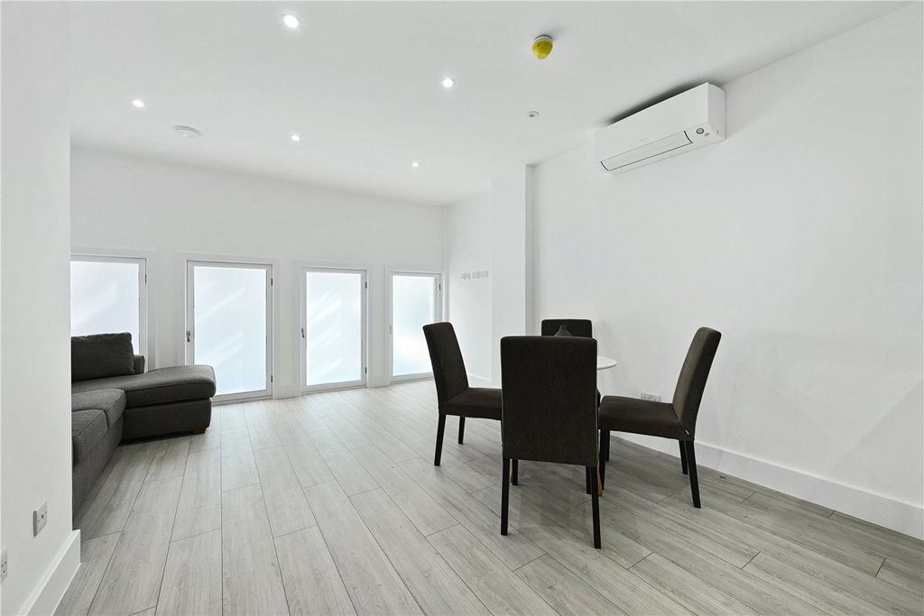 Property photo 3 of 14 Picture No. 09