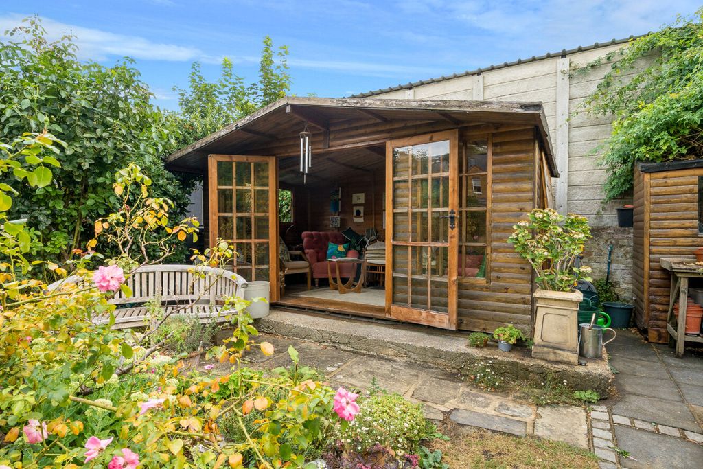 Property photo 2 of 15 1512781-25-6A9034...
