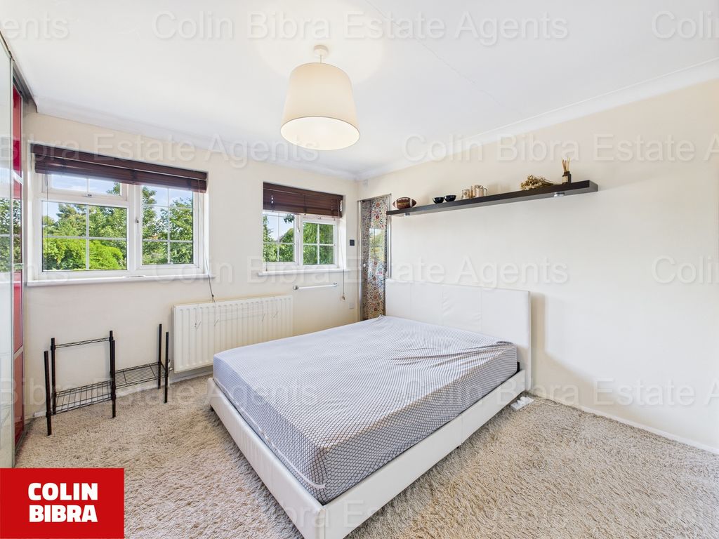 Property photo 2 of 13 Cam04175G0-Pr0042-Still009