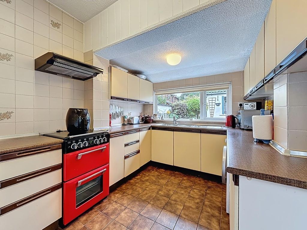Property photo 1 of 19 Kitchen