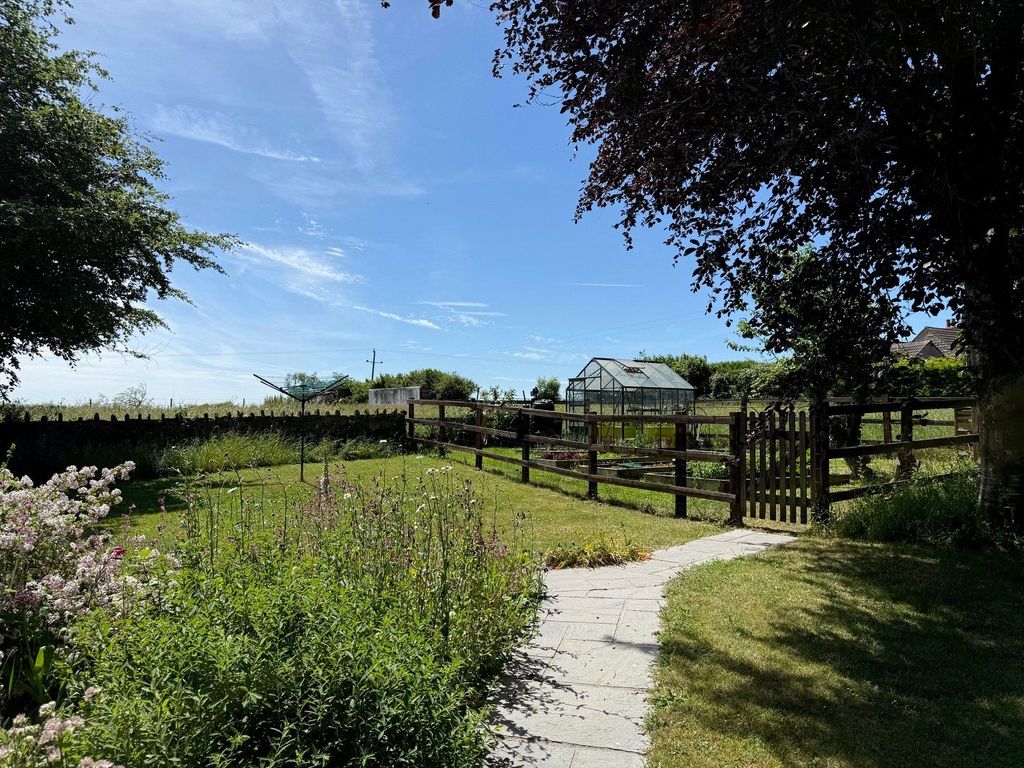 Property photo 2 of 34 Picture No. 78