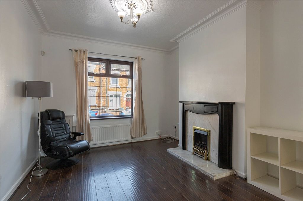 Property photo 2 of 8 Living Area