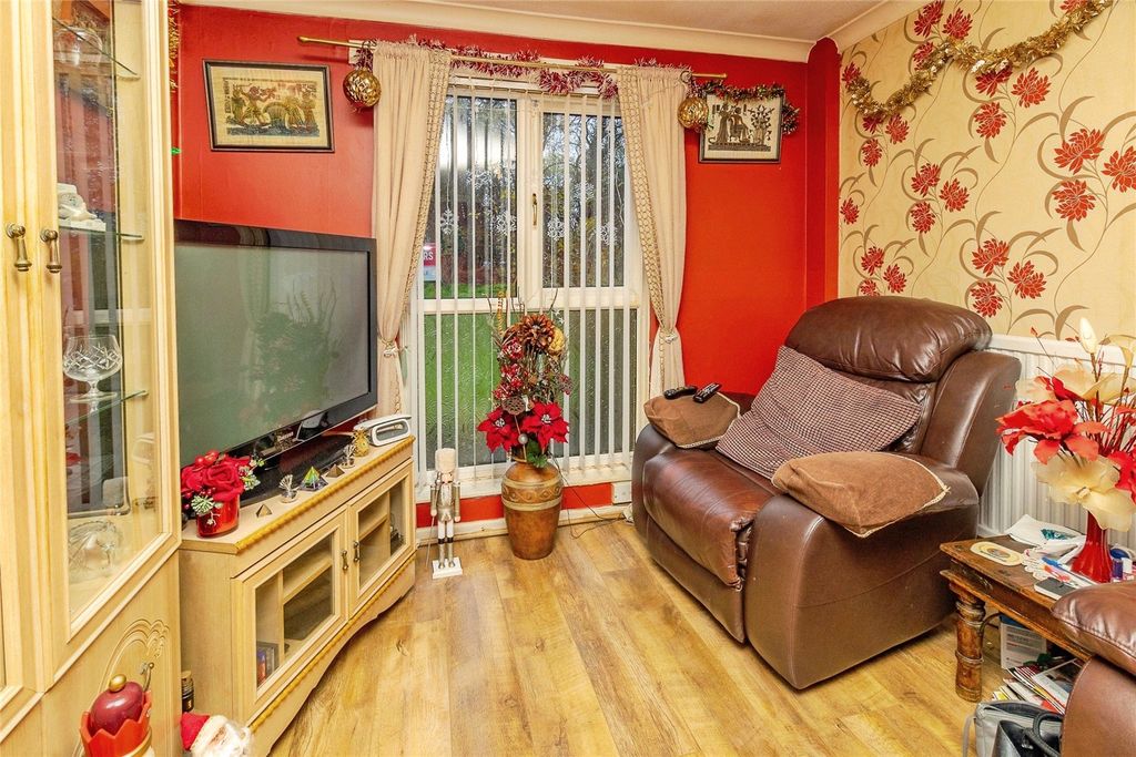 Property photo 3 of 24 Picture No. 05