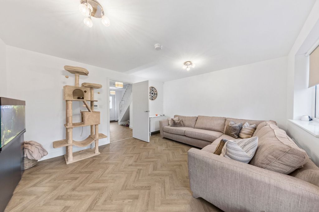 Property photo 3 of 23