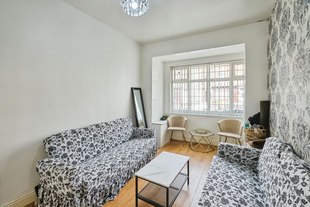 Property photo 2 of 23 Pbox-Img.Jpg