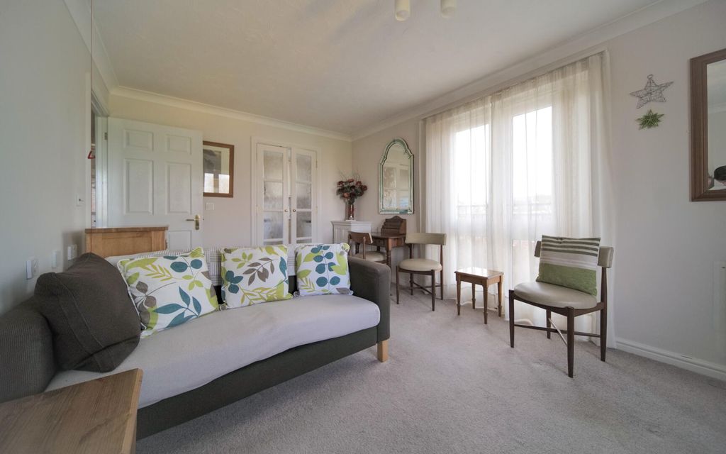 Property photo 3 of 11 Living Room