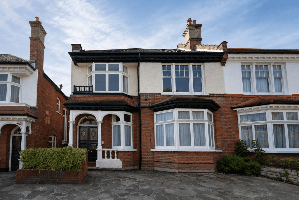 Property photo 1 of 6 Large 1 Bedroom Ground Floor With Private Garden