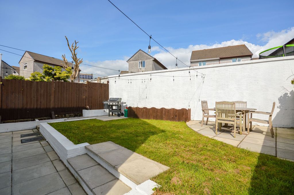 Property photo 2 of 18 Garden