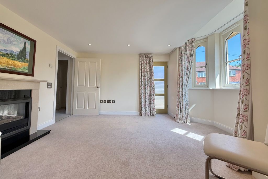 Property photo 2 of 22 Living Room