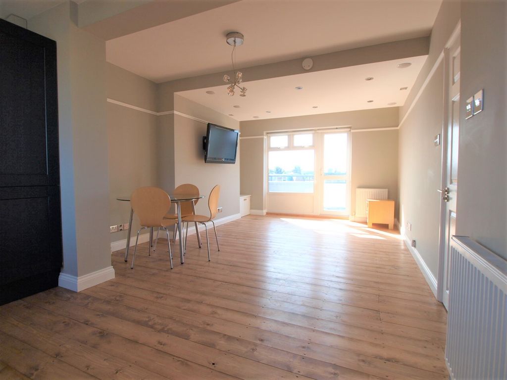 Property photo 3 of 13 Photo 11