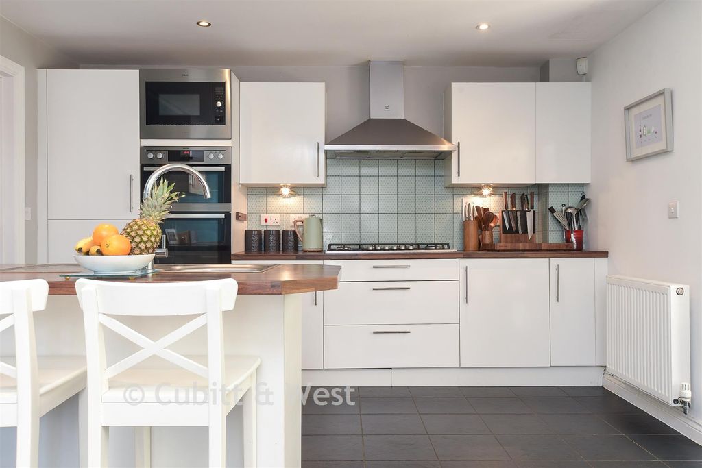 Property photo 3 of 18 Kitchen/Diner